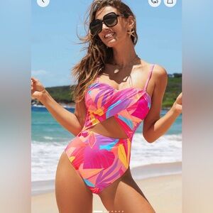 Abstract Floral Sweetheart Neckline One
Piece Swimsuit style sz XL